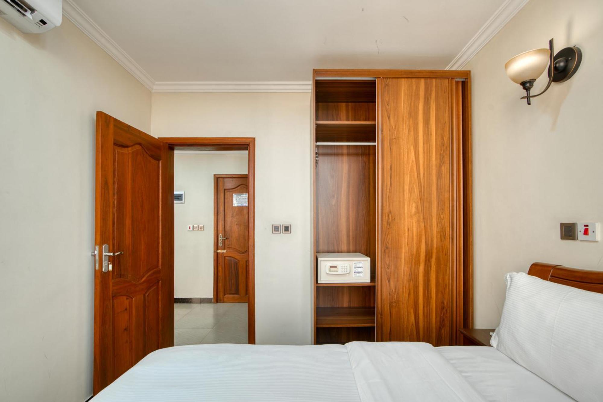 Kibo Palace Apartments Arusha Room photo